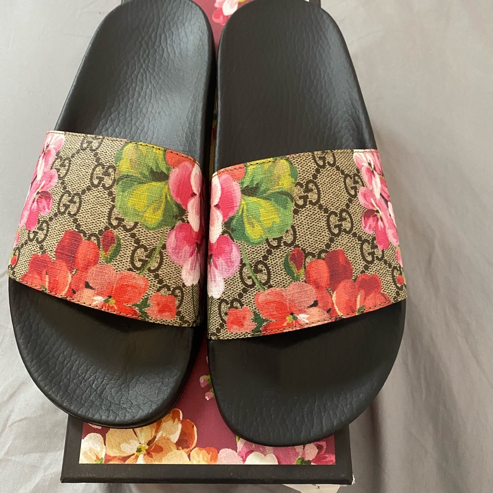 Gucci bloom slides